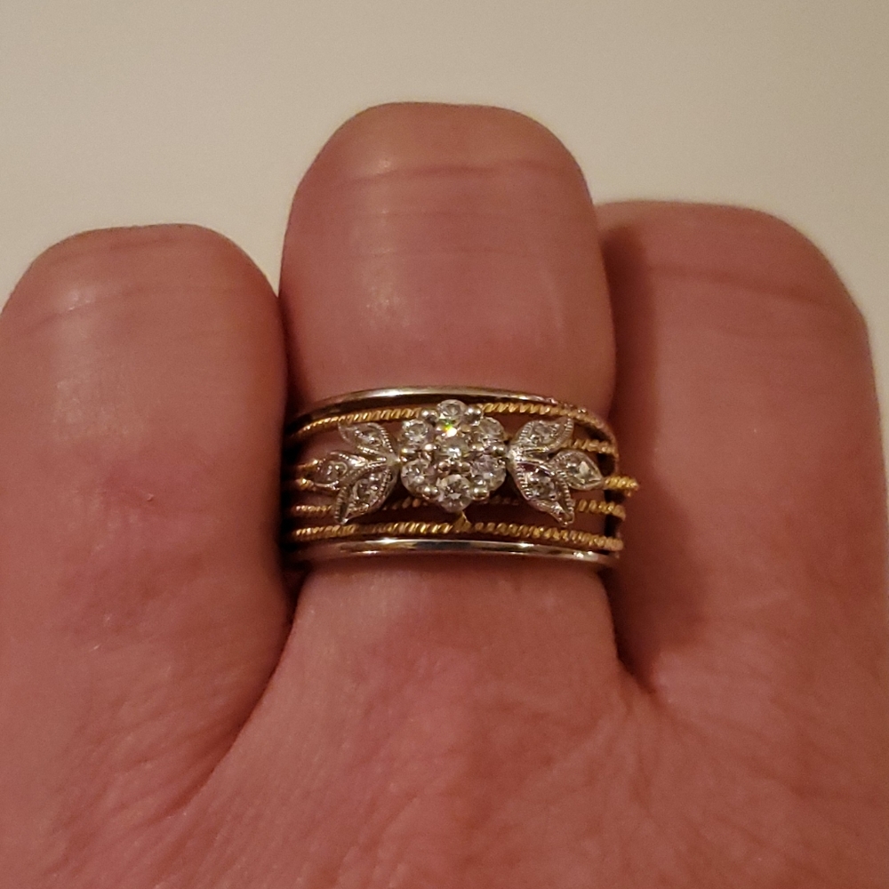 Peter Lam designer18 carat gold band with diamonds